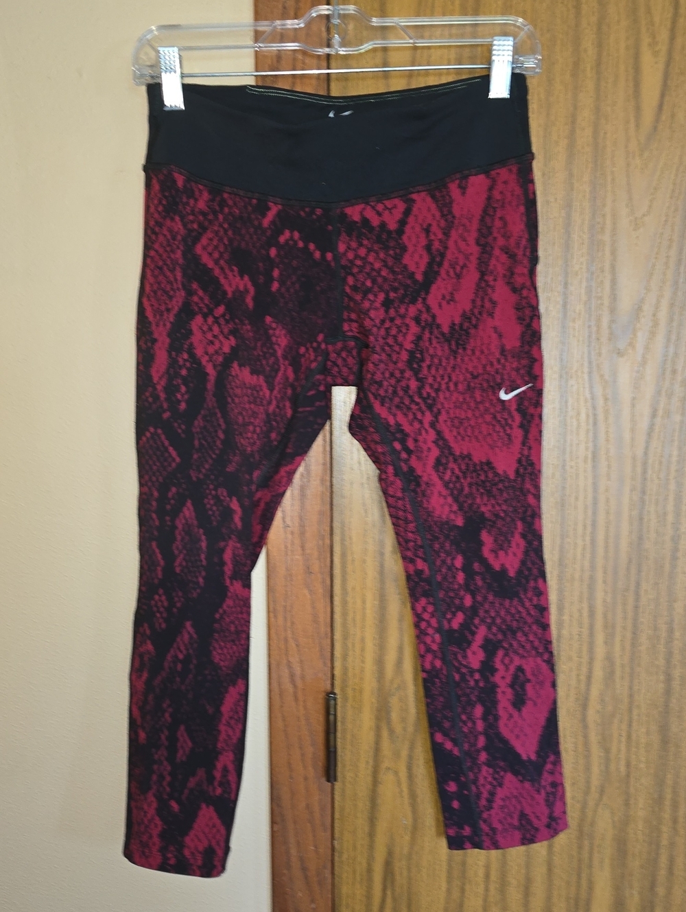 Nike Red Snake-Print Capri Leggings with Black Waistband